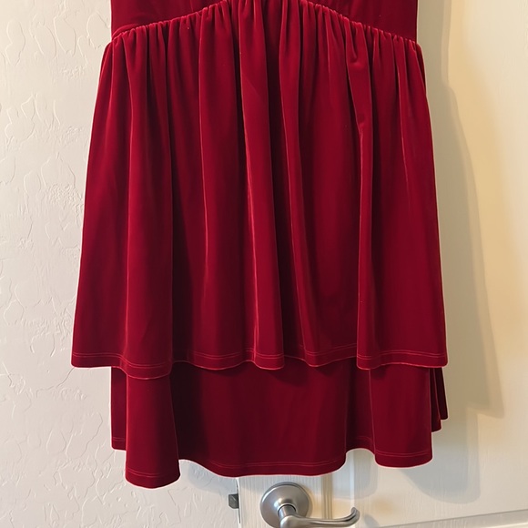 Gianni bini size 4 red velvet plunge dress - Picture 3 of 6